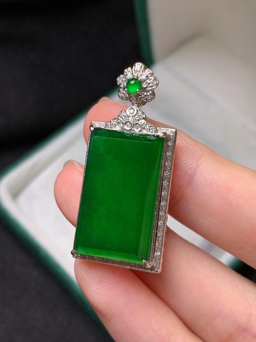 无事牌翡翠吊坠 商品图0