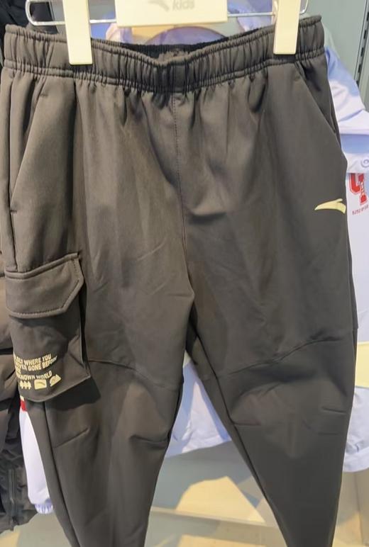 安踏儿童男大童运动长裤2025春季新款舒适亲肤中大童防水运动裤子352516509 商品图2
