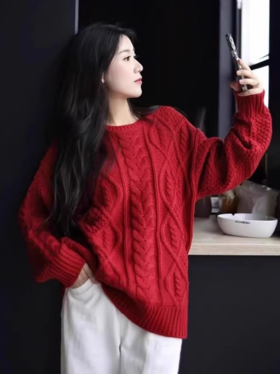 【小野日记Yono's Diary 秋冬复古麻花慵懒毛衣XY-F-169】 👗这款毛衣简直是秋冬季节的百搭神器！👊加厚的设计，🔥红色和卡其两个颜色！！