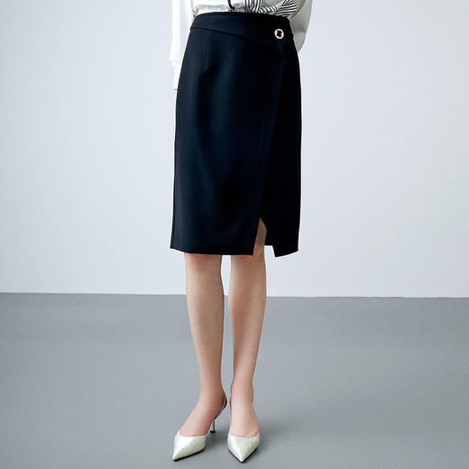 EITIE爱特爱春季新品时尚干练纯色纽扣装饰半身裙7706406 商品图3