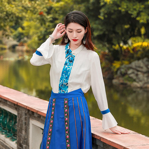 百搭气质款 | 花熙绣花上衣  | 现货加急发 商品图1