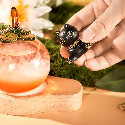 大英博物馆 盖亚·安德森猫和她的朋友们系列 柿柿如意巴斯特猫风暴瓶摆件 商品图3