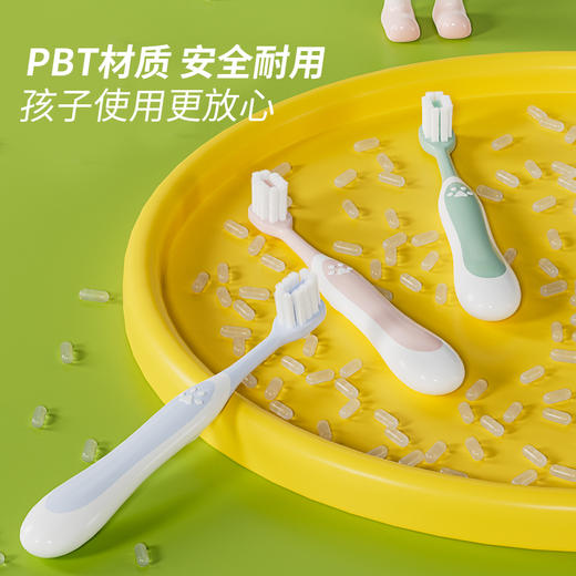 【家庭必备|KUTA1-12岁宝宝分龄儿童护龈牙刷 】专为孩子设计，分组植毛不易滋生细菌，流线型包胶手柄小手轻松HOLD住，手握不费力，毛刷柔软不易损失牙齿，呵护稚嫩口腔 商品图3