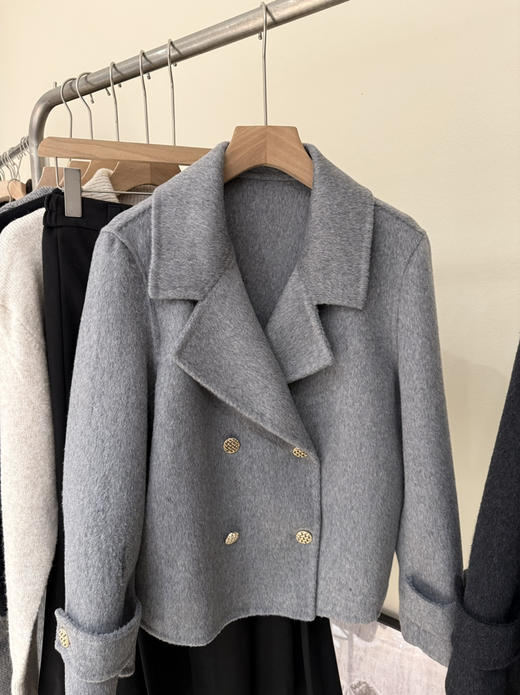 澳毛短款大衣 商品图7