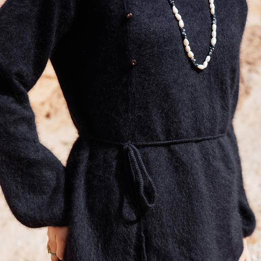 绽放752朵/【鹤绒系列】冬季中式盘扣圆领系带开衩毛绒感套头毛衫 商品图2