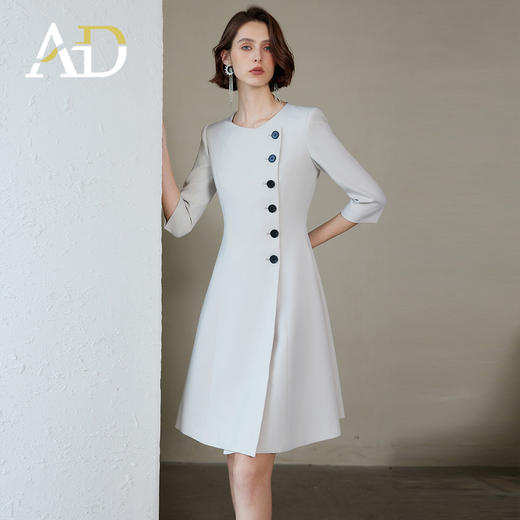AD职场通勤米色圆领连衣裙女气质中长款大摆a字裙单排纽扣西装裙 商品图2