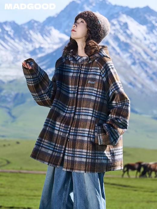 马得工地/MDGDDY244442/圣诞款格纹撞色刺绣连帽插肩袖宽松大衣 商品图2