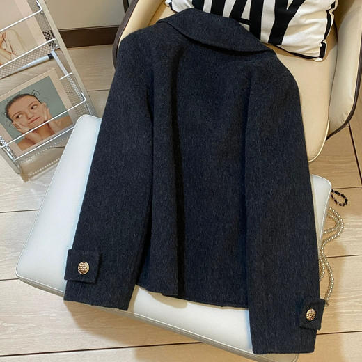 澳毛短款大衣 商品图6