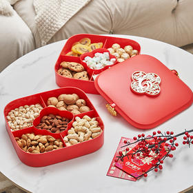 【新春风味；分格收纳】中国红单层果盘糖果盒，细腻的设计搭配实用的分格带盖子，防尘防潮，干果坚果尽在你手中；喜庆零食令人垂涎欲滴；为你带来满满的温馨与欢乐！