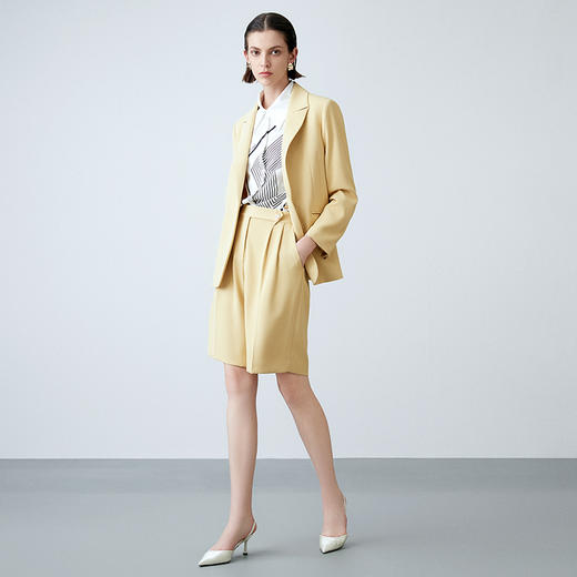 EITIE爱特爱春季新款显瘦舒适通勤百搭西装短裤7705406 商品图3