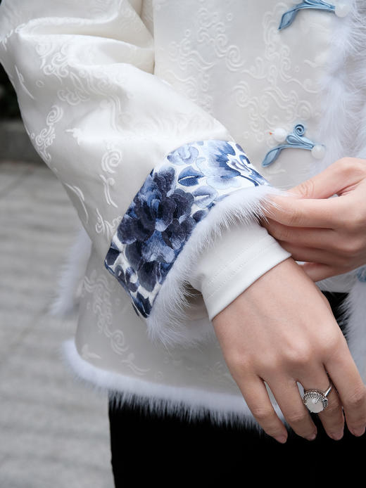 盛唐牡丹| 闲云野鹤丝毛三蓝手推绣棉外套 商品图2