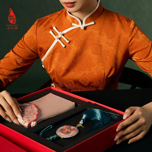 SAINTJOY/上久楷礼盒  锦蛇献瑞  宋锦挂件SPS24A06  斜挎包BWS24B1301 商品图4