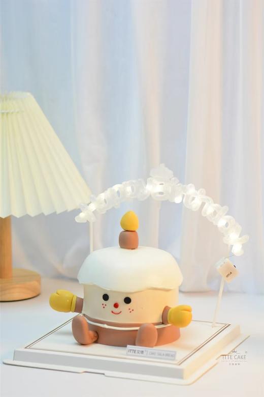 【可爱蜡烛人】动物奶油、新鲜水果夹心，戚风蛋糕胚，翻糖装饰；熊熊燃烧的蜡烛，不仅传递着光和热，还有… 商品图0