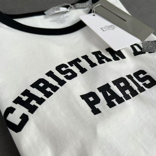 CD 2024新款 女士 经典蜜蜂图案 植绒LOGO 休闲百搭撞领短袖T恤 特惠 Z-12106 商品图7