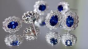 1.66ct刻面蓝宝石耳钉