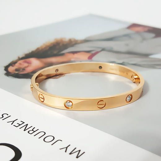 【95新】Cartier卡地亚LOVE B603601718K玫瑰金宽版四钻LOVE四代手镯17号231124NJ09 现售价：43300 商品图2
