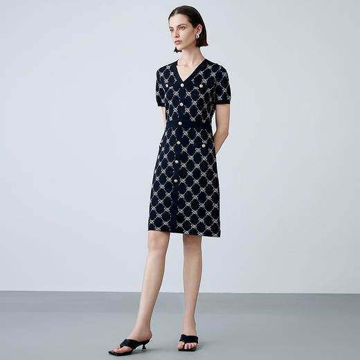 EITIE爱特爱春季新款温柔气质V领香风修身显瘦印花针织连衣裙7701406 商品图1