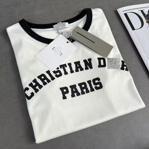 CD 2024新款 女士 经典蜜蜂图案 植绒LOGO 休闲百搭撞领短袖T恤 特惠 Z-12106 商品图3