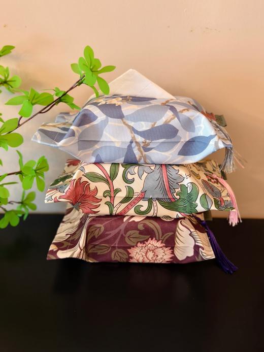 氛围感铁搭子❗️英国Morris经典名画系列茶巾桌旗！有从没见过的新花色❗️  ⭕️升级款双层茶巾✅经典画稿系列，三色可选  💰29元起独家秒杀，顶级艺术画作带回家！桌旗，还有新品纸巾抽 商品图0