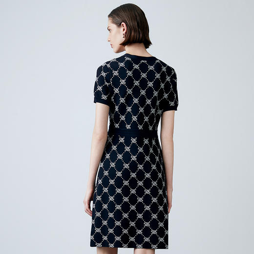 EITIE爱特爱春季新款温柔气质V领香风修身显瘦印花针织连衣裙7701406 商品图4