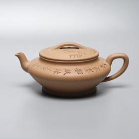 国高工何觅出品黄金段照今虚扁紫砂壶