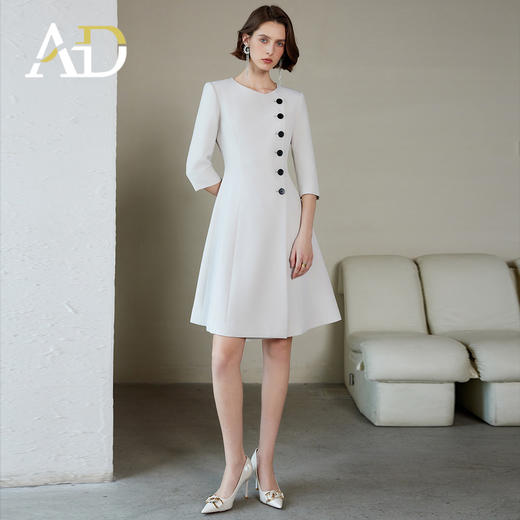 AD职场通勤米色圆领连衣裙女气质中长款大摆a字裙单排纽扣西装裙 商品图0