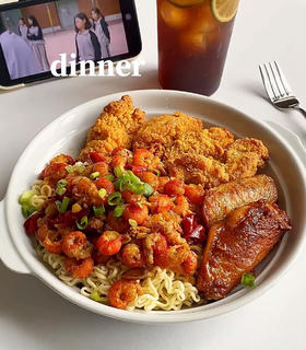 小龙虾拌面🦞香辣浓郁酥脆炸鸡🍗巨好吃‼