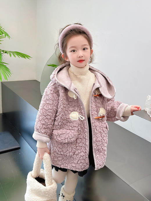 【时尚可爱毛毛连帽大衣，连帽领口，百搭舒适】女童羊羔绒外套 秋冬新款 洋气儿童加绒上衣秋装 宝宝加厚童装-QQ 商品图4