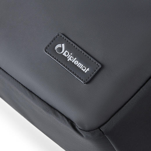 外交官黑色双肩背包HM-2723L【分仓直发，72小时发货，周末节假日不发货】 商品图4