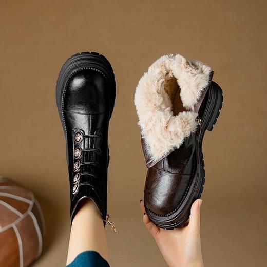 【预售5天】超轻鞋底~冬日暖阳切尔西厚底马丁靴女徽章金属扣真皮侧拉链短靴NJMK&K1265M 商品图3