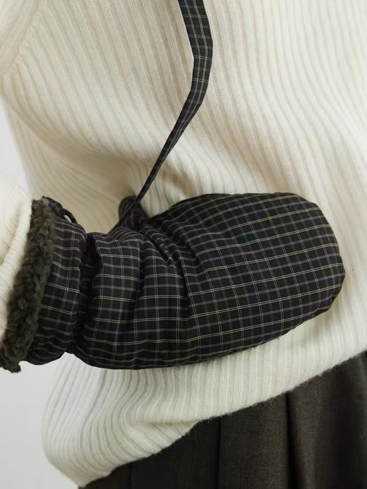 步履不停/4D78015C/格纹连指挂绳防寒保暖羊羔毛棉手套 商品图2