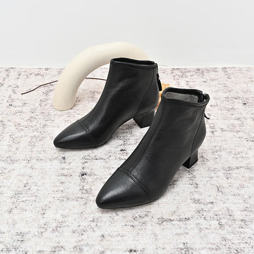 经典鲨2024年冬季新款优雅尖头后拉链加绒保暖中粗跟短靴女KW117-D58161 商品图2