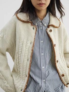 步履不停/4D13233C/娃娃领麻花针全羊毛针织开衫毛衣外套