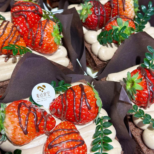 草莓方形裸蛋糕（约10点做好） 商品图0