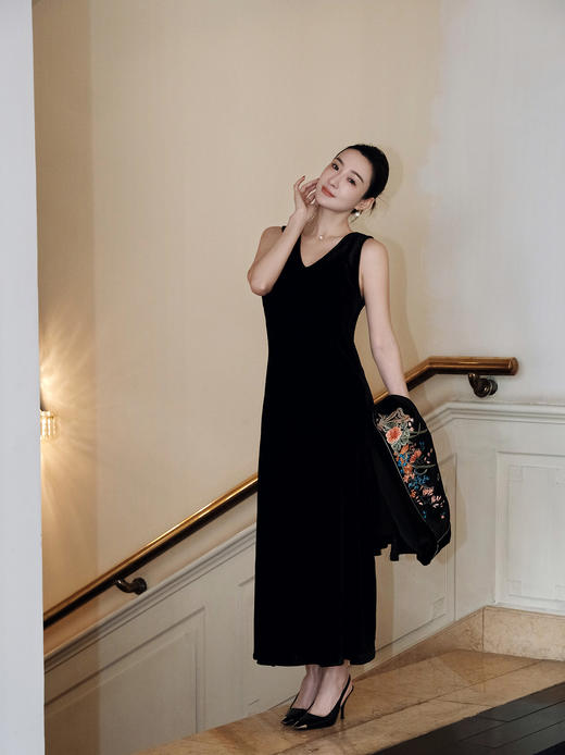 盛唐牡丹 |黑色丝绒双V领长裙 商品图6