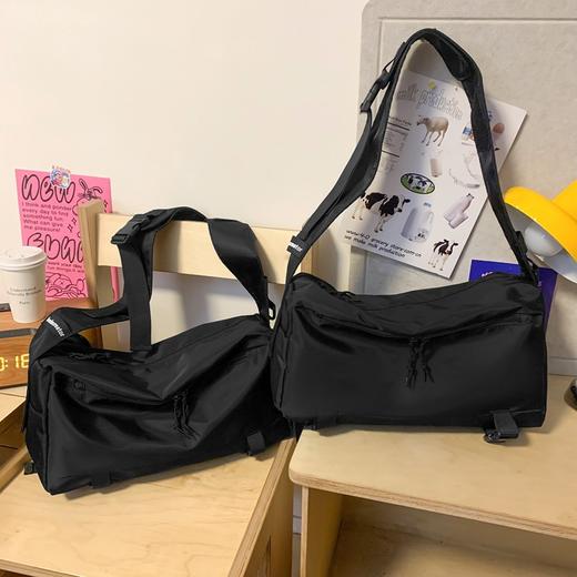 【男女情侣斜挎包】机能背包日系街头单肩大容量旅行邮差包 健身包 商品图3