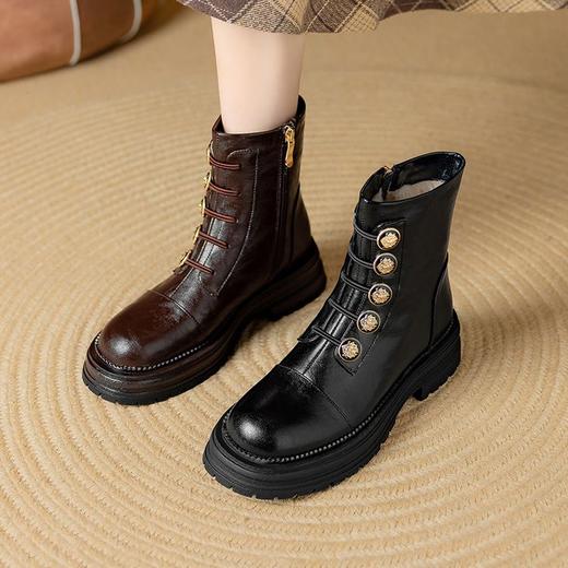 【预售5天】超轻鞋底~冬日暖阳切尔西厚底马丁靴女徽章金属扣真皮侧拉链短靴NJMK&K1265M 商品图2