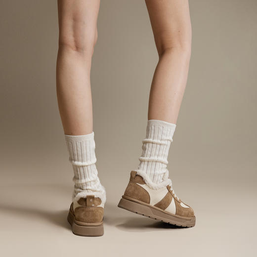 千百度厚底加绒德训鞋女款冬季保暖时尚休闲鞋毛毛运动鞋A24729009 商品图4