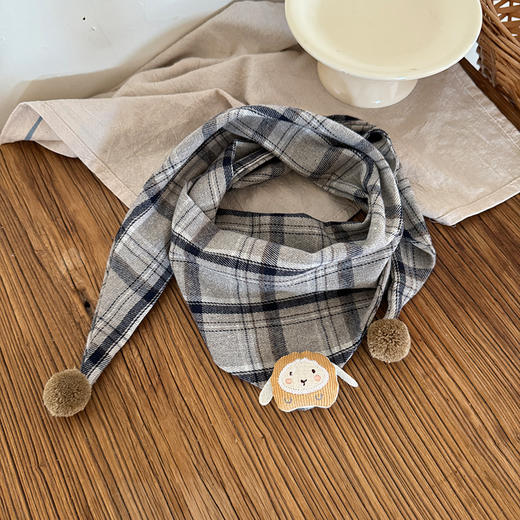 立减10【孩子的颈间系上这款饱满厚实、手感柔软的围巾】它不单亮丽、时尚，更是冬日里温暖体贴的陪伴。男女宝宝新款围脖ins韩版秋冬季男女童时尚格子加厚三角形，1-8岁儿童适用，多色可选！#异业福利 商品图10