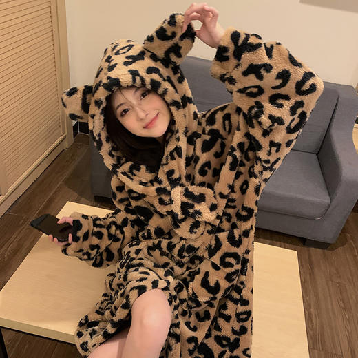 【加绒加厚❗️连帽豹纹家居服】保暖防风 抗皱耐磨 一触即暖，新款冬季260克长毛绒珊瑚绒睡衣女睡袍家居服女 商品图0