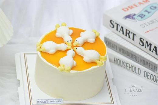 【躺平鸭】动物奶油、芒果酱、芒果夹心，糯米蛋糕胚；轻松、休闲，享受简单快乐，好吃不腻~ 商品图1