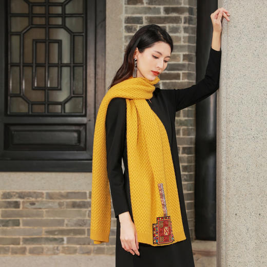 【爆款围巾】相思引绣花毛线围巾 | 冬季加厚保暖 | 现货加急发 商品图3