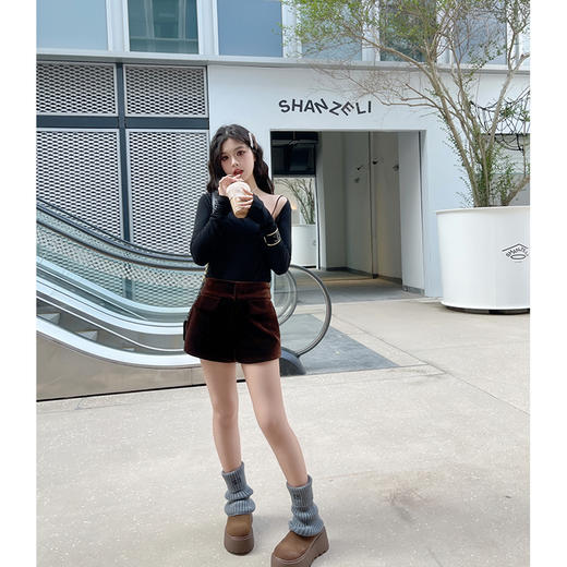 清仓捡漏 LINCHAOZHNAG 【栗子棕】老钱秋冬丝绒短裤 LK240455 商品图3