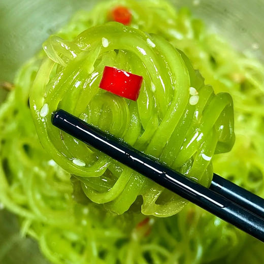 四川三青贡笋，味道鲜美，清香爽口，自带一丝丝甜味，真正的好品种，好产地，远离城市污染！跟北京这边的青笋完全不一样哦！去皮真空包装，2-2.5斤，2根 商品图1