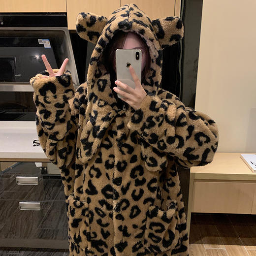 【加绒加厚❗️连帽豹纹家居服】保暖防风 抗皱耐磨 一触即暖，新款冬季260克长毛绒珊瑚绒睡衣女睡袍家居服女 商品图4