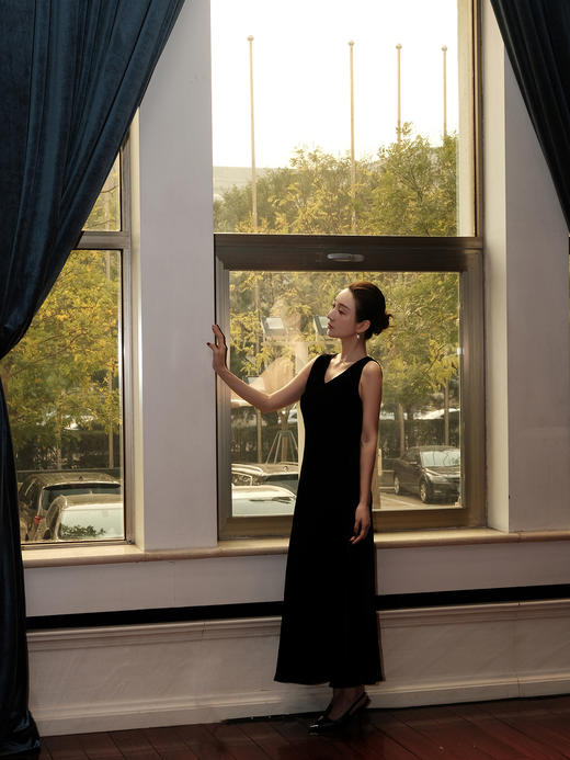 盛唐牡丹 |黑色丝绒双V领长裙 商品图9