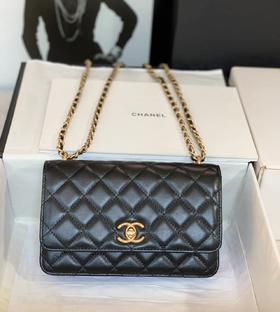 香奶奶 新款羊皮花纹五金手机包（HH）