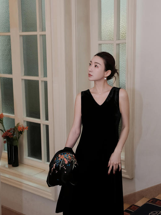 盛唐牡丹 |黑色丝绒双V领长裙 商品图8