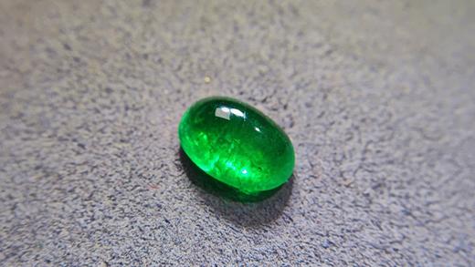 3.43ct蛋面祖母绿裸石 商品图3
