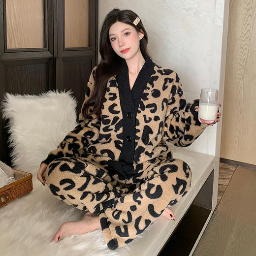 【甜美性感❗️豹纹珊瑚绒睡衣】高颜值可萌可盐，沉睡的“吸睛体"❗️少女女款冬季加绒加厚新款法兰绒秋冬款家居服 商品图1